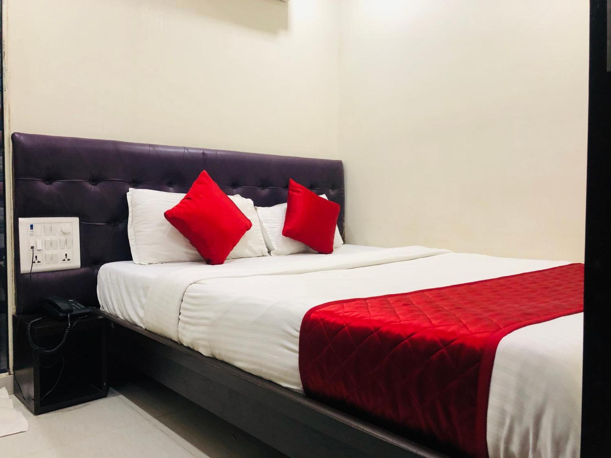 Hotel Guestinn Residency Мумбаи Экстерьер фото